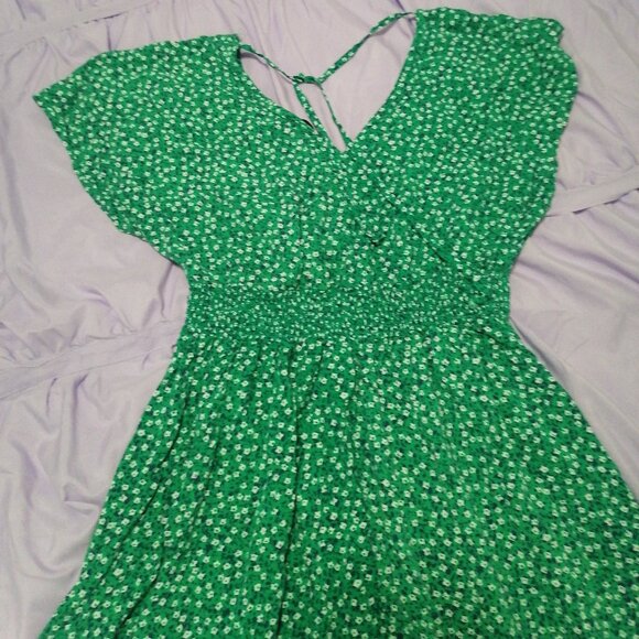 Slightly used short dress with green and white floral print from 'Bebop', size X - Picture 4 of 5